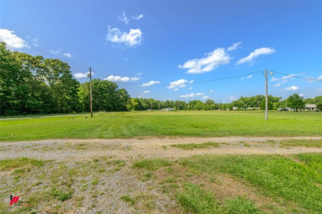 Gravel driveway to both the barn and doublewide | Image 37
