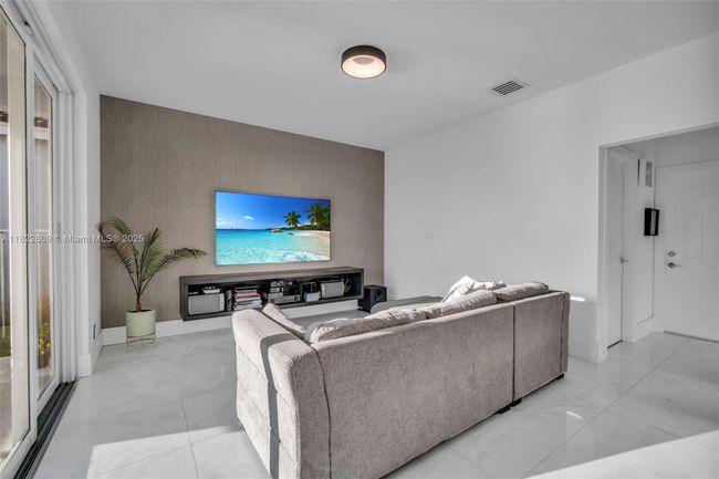 942 Lavender Cir, House other with 4 bedrooms, 3 bathrooms and null parking in Weston FL | Image 27