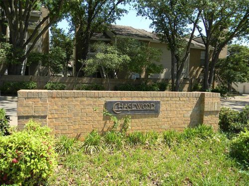 1903 Chasewood Cir, Arlington, TX, 76011-2950 | Card Image