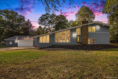 921 N Garner Rd, Milford, MI, 48380-3637 | Card Image