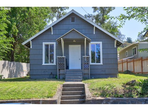 804 E 13th St, The Dalles, OR, 97058-2741 | Card Image