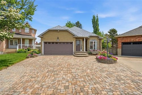 2 Amore Blvd, Hamilton, ON, L9B2V3 | Card Image