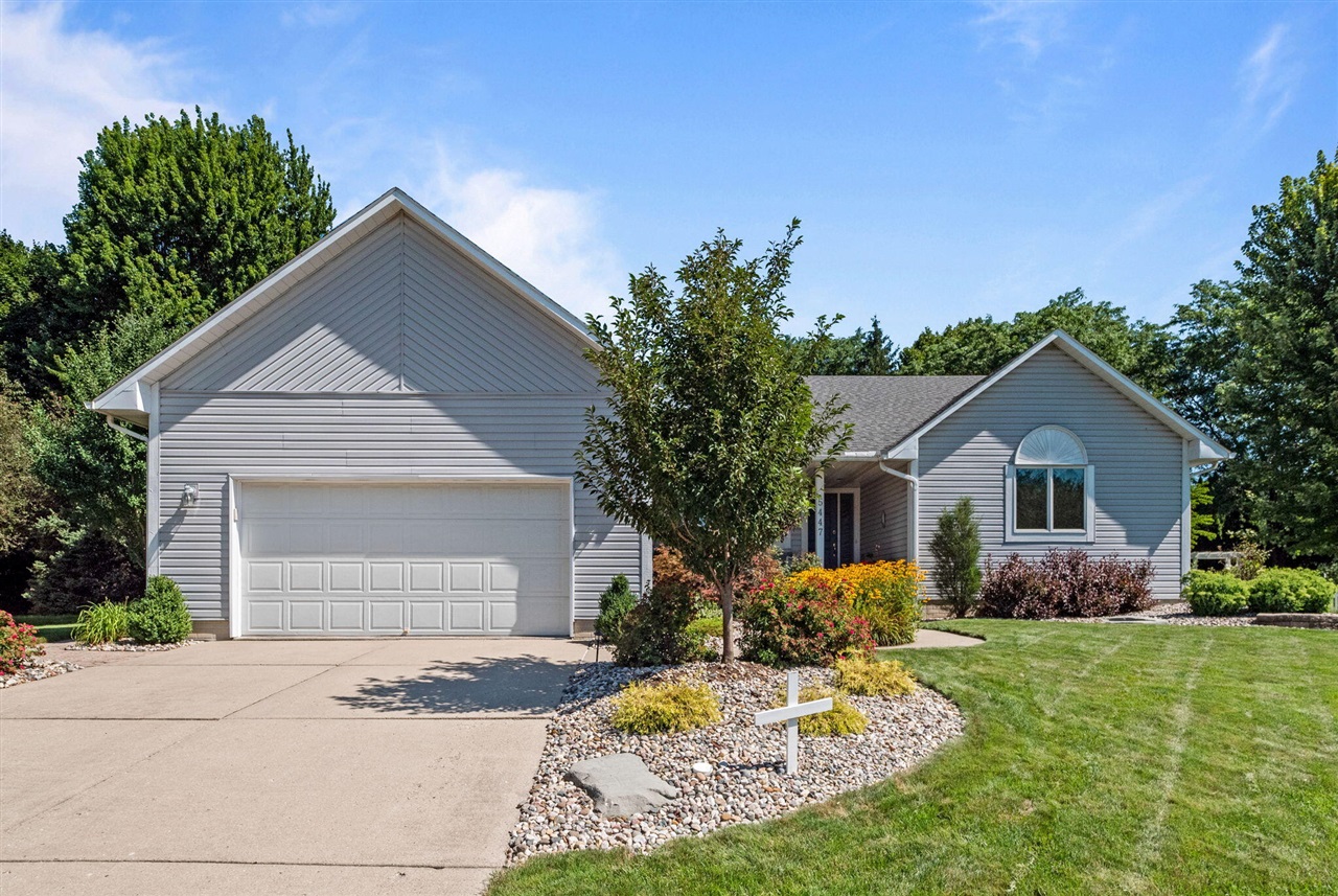 Green Bank Dr, Grand Blanc, MI 48439