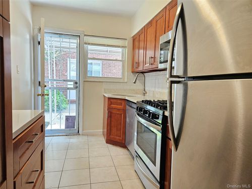 1st-fl-76 170th St, Fresh Meadows, NY, 11366 | Card Image