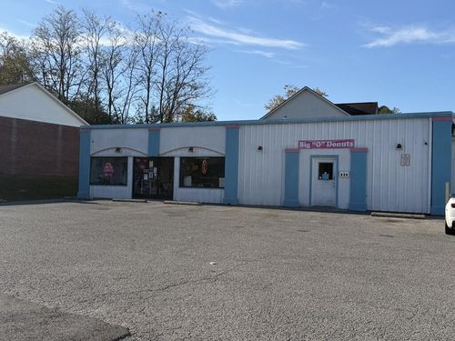 829 E Spring St, Cookeville, TN, 38501-3648 | Card Image