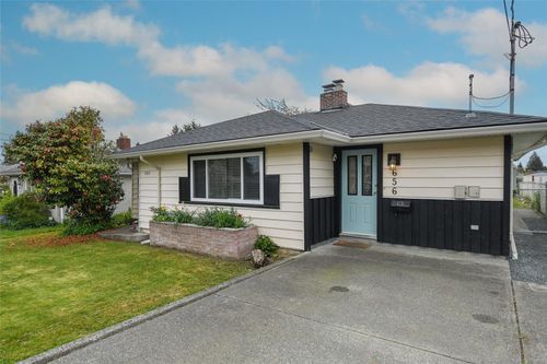 656 14th St, Courtenay, BC, V9N1W6 | Card Image