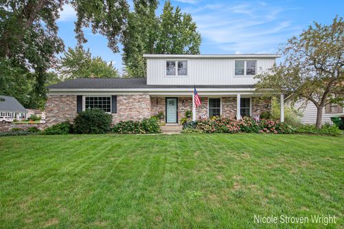 3852 Blackhawk Dr Sw, Grandville, MI, 49418-2424 | Card Image