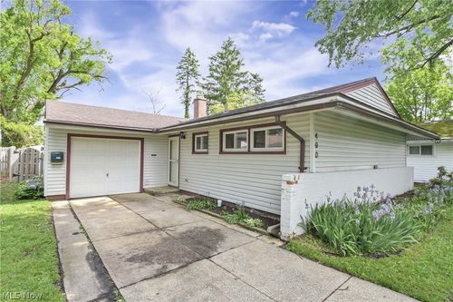 490 Abbyshire Dr, Berea, OH, 44017-1402 | Card Image