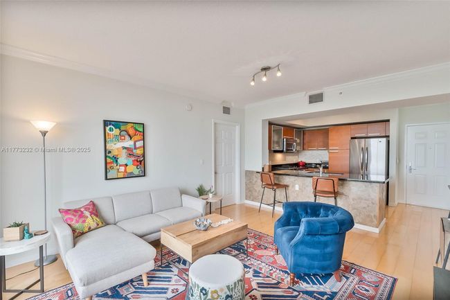 APT-718 - 2030 S Douglas Rd, Condo with 2 bedrooms, 2 bathrooms and null parking in Coral Gables FL | Image 8