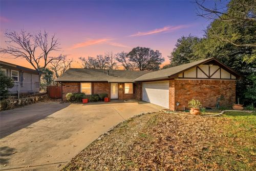 3920 Sanguinet St, Fort Worth, TX, 76107-7238 | Card Image