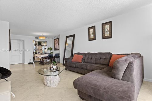 307-100 Bayview Dr, Sunny Isles Beach, FL, 33160-4752 | Card Image
