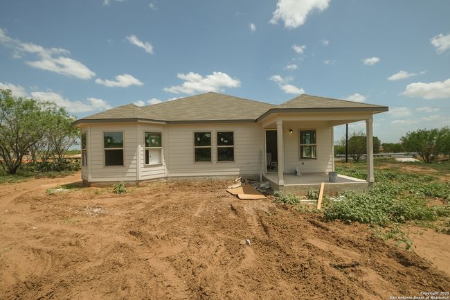 137 Cheyenne Dr, House other with 4 bedrooms, 3 bathrooms and null parking in Floresville TX | Image 26