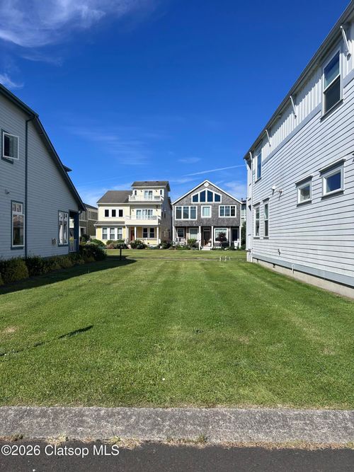 240 Round House Road, Astoria, OR, 97103 | Card Image