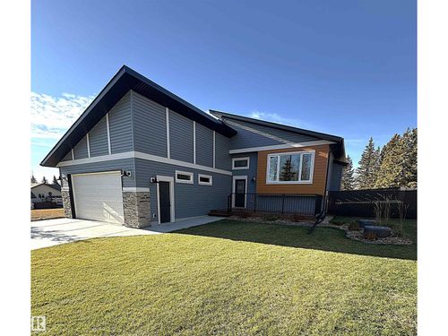 102 1 St, Yellowstone, AB, T0E1A0 | Card Image