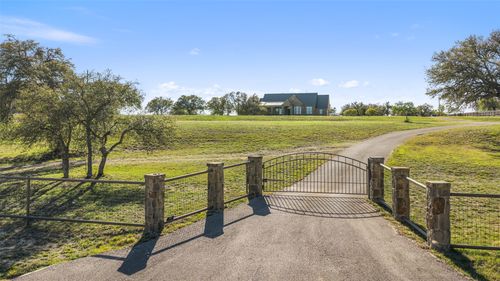 118 Landons Way, Blanco, TX, 78606-5763 | Card Image