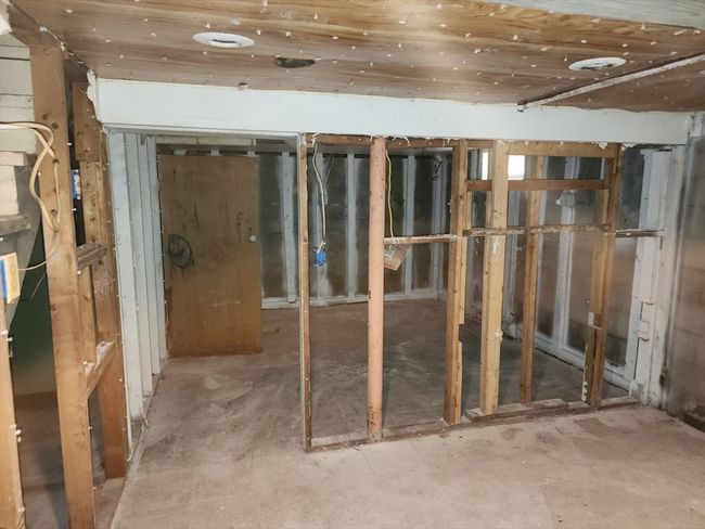 97 Parallel St, House other with 4 bedrooms, 1 bathrooms and 2 parking in Springfield MA | Image 16