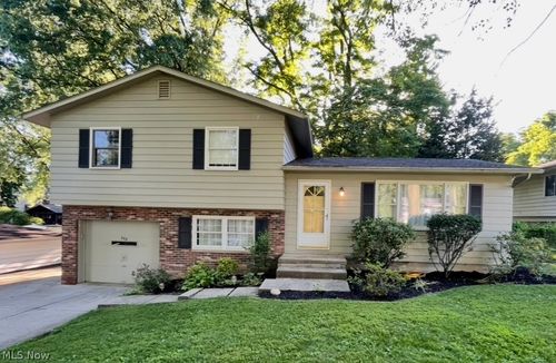 352 Owosso Ave, Fairlawn, OH, 44333-3744 | Card Image