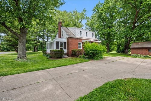 1808 W Comet Rd, New Franklin, OH, 44216-9010 | Card Image