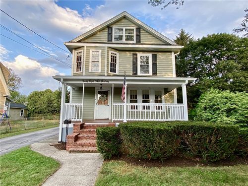 28 White Pkwy, North Smithfield, RI, 02896-7219 | Card Image