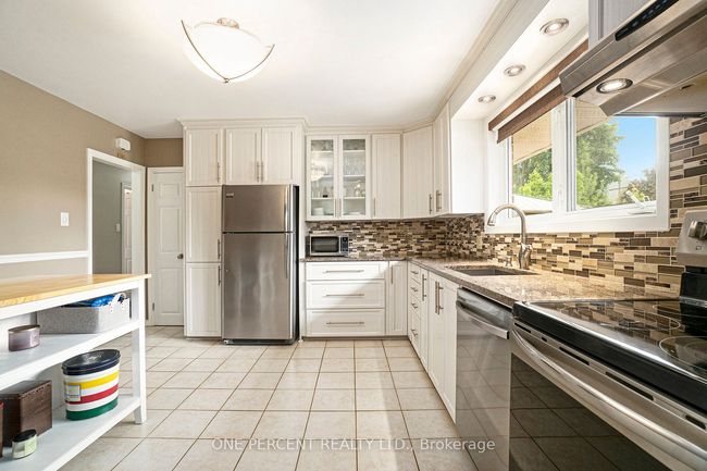 1208 Stanton Rd, House other with 3 bedrooms, 2 bathrooms and 5 parking in Ottawa ON | Image 6