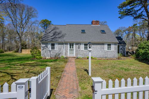 10 Park Ln, Brewster, MA, 02631-1742 | Card Image