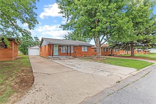 1509 Orient Ave, Clinton, OK, 73601-2651 | Card Image