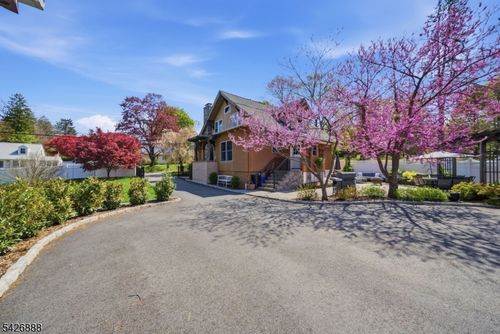 109 Quaker Ave, Randolph, NJ, 07869-1413 | Card Image