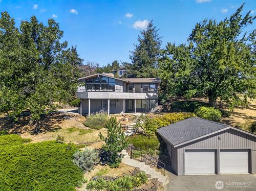 1001 Westmorland Dr, Wenatchee, WA, 98801-1237 | Card Image