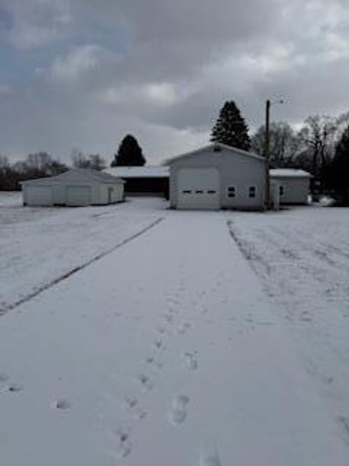10658 Pine St, Sumner, MI, 48889-9778 | Card Image