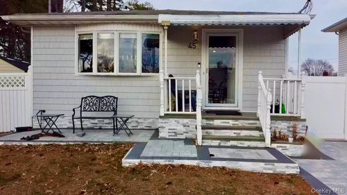 45 Amsterdam Ave, West Babylon, NY, 11704-4819 | Card Image