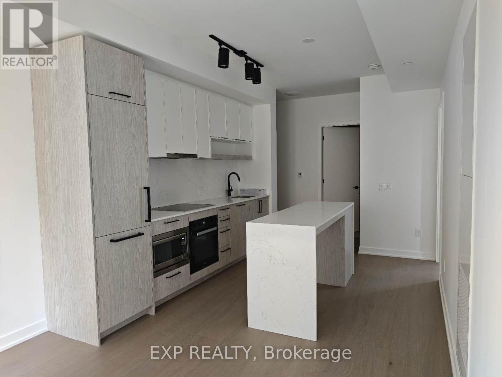 Residential Lease in Toronto (Forest Hill South) 3