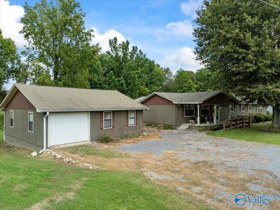 602 Reed Road, House other with 4 bedrooms, 2 bathrooms and null parking in Guntersville AL | Image 2