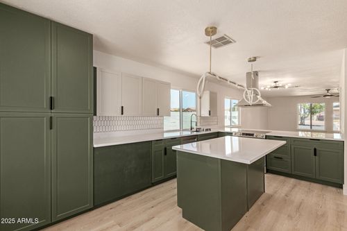 2937 E Garnet Cir, Mesa, AZ, 85204-6301 | Card Image