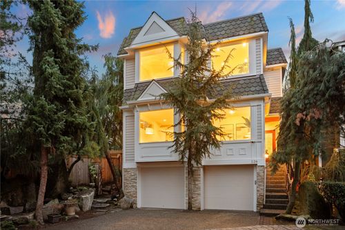 126 6th Ct, Kirkland, WA, 98033-3945 | Card Image
