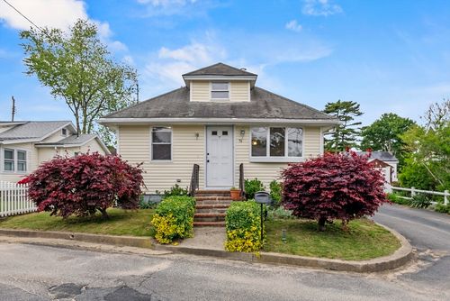76 Choctaw Dr, Buzzards Bay, MA, 02532-4405 | Card Image