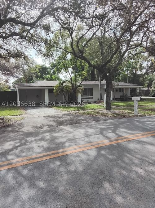 911 W Country Club Cir, Plantation, FL, 33317-4449 | Card Image