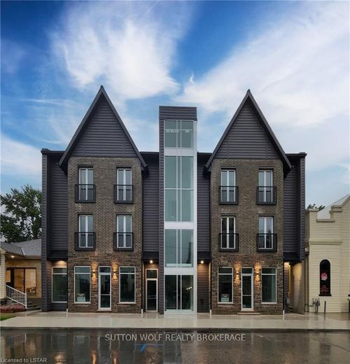 19 Centre St W, Strathroy, ON, N7G1T5 | Card Image