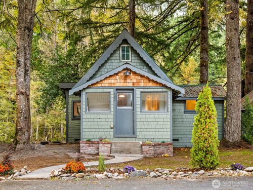 520 Railroad Ave E, Skykomish, WA, 98288-4917 | Card Image