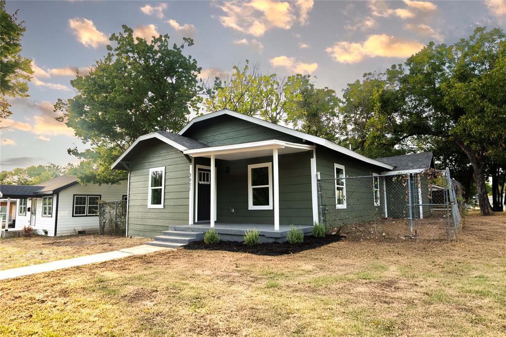 Avenue , Fort Worth, TX 76105