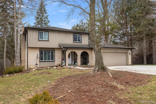 21739 Parklane St, Farmington Hills, MI, 48335-4223 | Card Image