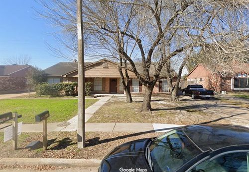 9226 Benthos Dr, Houston, TX, 77083-6216 | Card Image