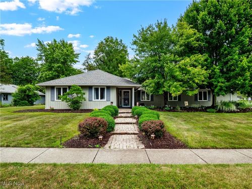11590 Pleasant Ridge Pl, Strongsville, OH, 44136-4522 | Card Image