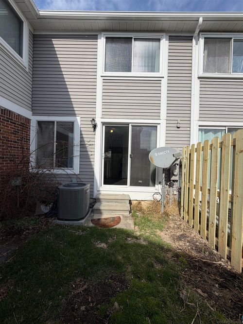 36310 Park Place Dr, Sterling Heights, MI, 48310-4217 | Card Image