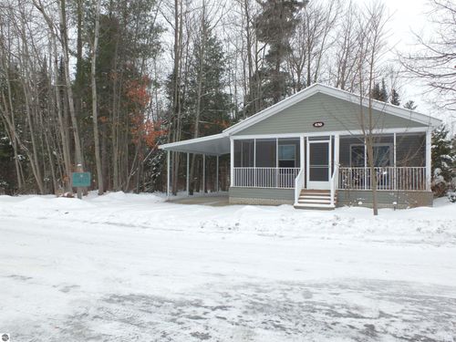 639 Hawthorne Ln, Traverse City, MI, 49686-5424 | Card Image