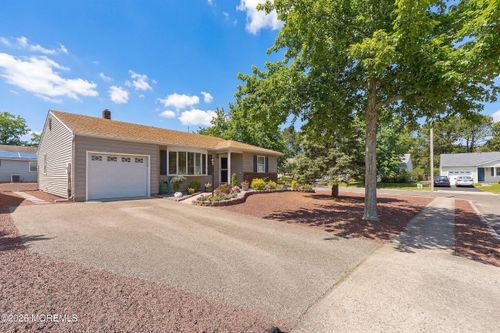 13 Thornton Rd, Toms River, NJ, 08757-6323 | Card Image