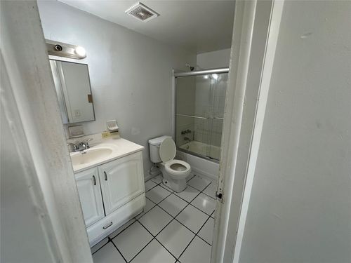 apt-411-3700 Nw 21st St, Lauderdale Lakes, FL, 33311-3103 | Card Image