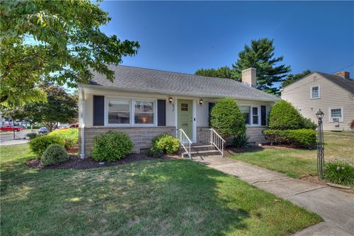 82 Garland Ave, Cranston, RI, 02910-4253 | Card Image