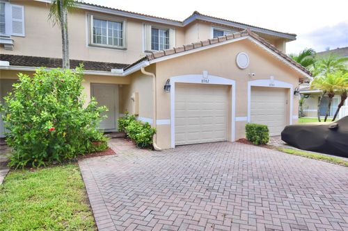 8982 Chambers St, Tamarac, FL, 33321-4129 | Card Image