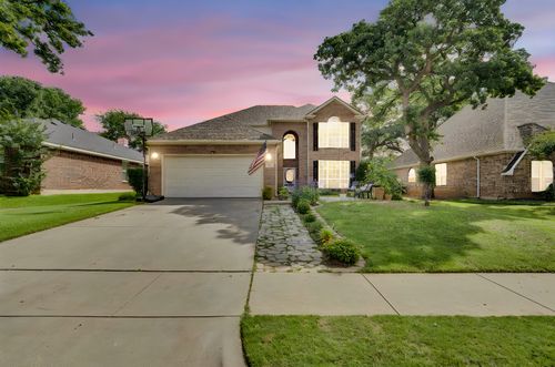 517 Crawford Dr, Burleson, TX, 76028-6381 | Card Image