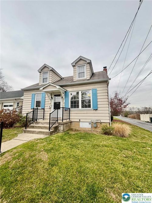 221 E Chestnut St, Nazareth, PA, 18064-1610 | Card Image